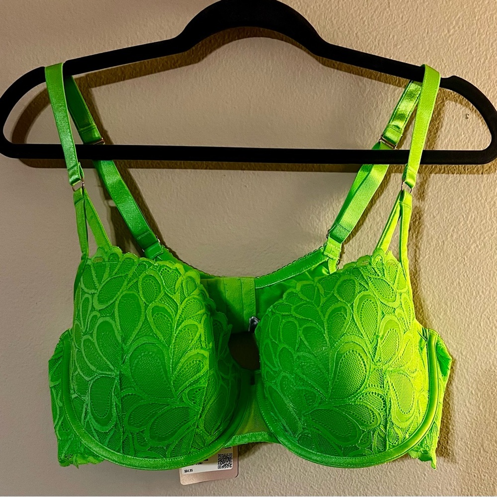 NWT Savage X Fenty Lace Bra & Panty Set in Vibrant Green